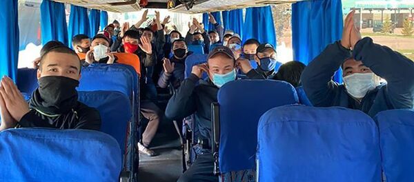 Возвращение кыргызстанец из городов Соль-Илецк и Бузулук - Sputnik Кыргызстан