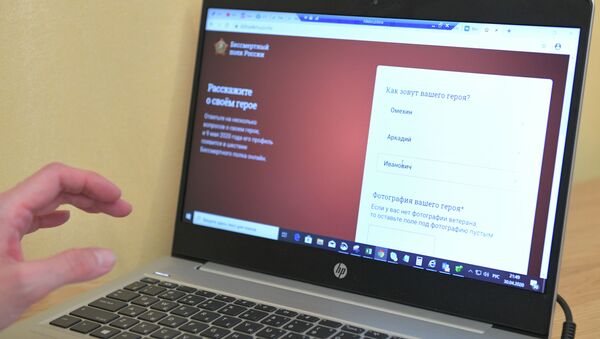 Кыз Өлбөс полк акциясына онлайн регистрацияны өтүп жатат. Архив - Sputnik Кыргызстан