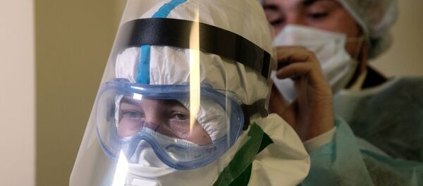 Медициналык борбордун кызматкерлери жумуш учурунда. Архив - Sputnik Кыргызстан