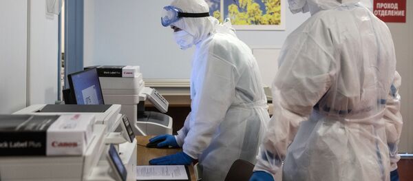 Медициналык кызматкерлер ооруканада жумуш учурунда. Архив - Sputnik Кыргызстан