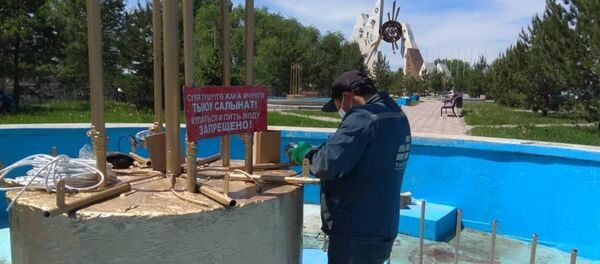 Муниципальные работники очистили фонтаны и отремонтировали все механизмы - Sputnik Кыргызстан