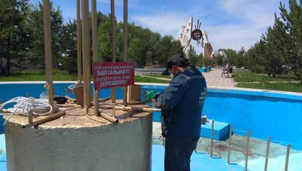 Муниципальные работники очистили фонтаны и отремонтировали все механизмы - Sputnik Кыргызстан