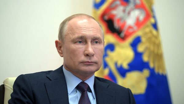 Президент РФ В. Путин  провел с овещание по вопросам реализации мер поддержки экономики и социальной сферы - Sputnik Кыргызстан