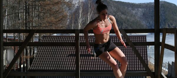 Российская сноубордистка продолжает тренировки во время самоизоляции - Sputnik Кыргызстан