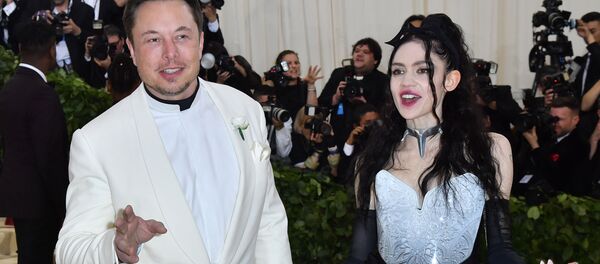 Глава Tesla и SpaceX Элон Маск и певица Граймс Глава Tesla и SpaceX Элон Маск и певица Граймс - Sputnik Кыргызстан
