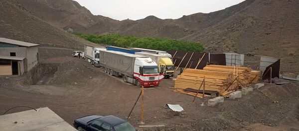 Сотрудники милиции обнаружили подпольную базу контрабандистов в Баткенской области - Sputnik Кыргызстан