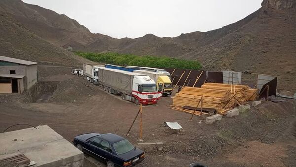 Сотрудники милиции обнаружили подпольную базу контрабандистов в Баткенской области - Sputnik Кыргызстан