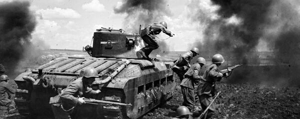 Танковый десант майора Мозгова во время боя в районе Змиева, Юго-Западный фронт - Sputnik Кыргызстан