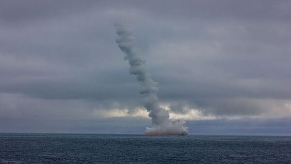 Пуск баллистической ракеты Булава в Баренцевом море - Sputnik Кыргызстан