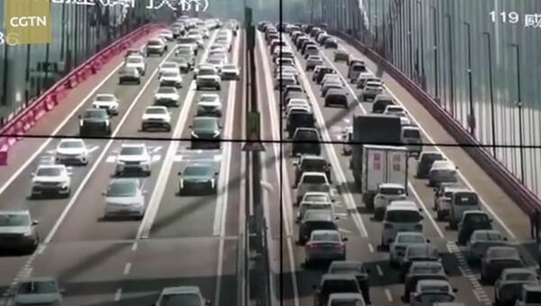 Волны начались на большом автомобильном мосту из-за ветра — видео - Sputnik Кыргызстан