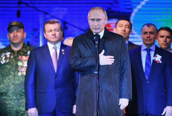 Президент РФ Владимир Путин на концерте в Симферополе по случаю пятилетия воссоединения Крыма с Россией - Sputnik Кыргызстан