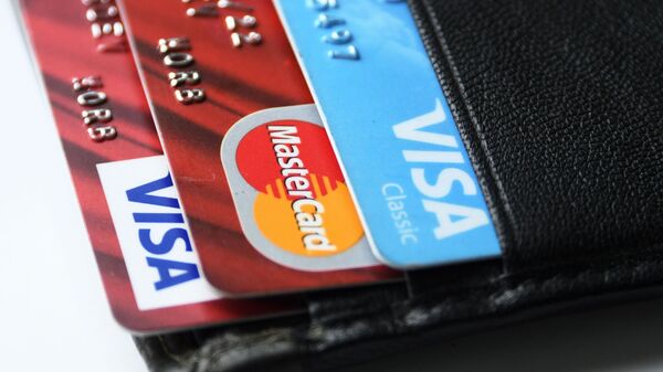 VISA жана MasterCard эл аралык төлөм системаларынын банк карталары. - Sputnik Кыргызстан