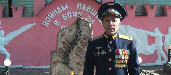 Начальник авиабазы Кант поздравил с 75-летием Победы на кыргызском — видео - Sputnik Кыргызстан