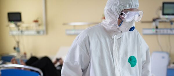 Улуттук медициналык изилдөө борборунун дарыгери. Архив Улуттук медициналык изилдөө борборунун дарыгери. Архив - Sputnik Кыргызстан