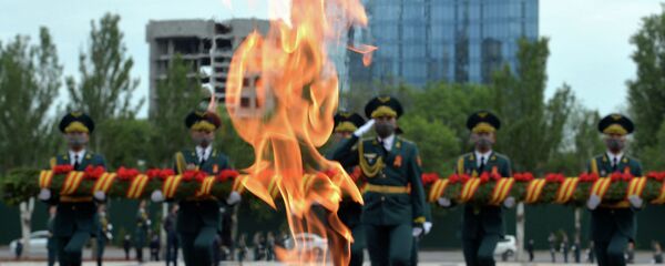 Митинг-реквием в честь 75-летия Победы в ВОВ на площади Победы в Бишкеке - Sputnik Кыргызстан