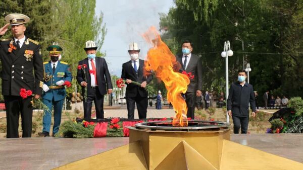 Митинг-реквием 75-летию Великой Победы в Караколе - Sputnik Кыргызстан