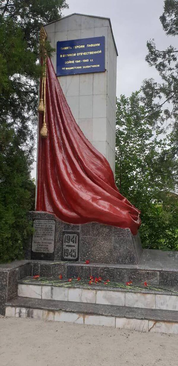 Посольство России и мэрия Бишкека отремонтировали воинское захоронение Кызыл-Аскер - Sputnik Кыргызстан