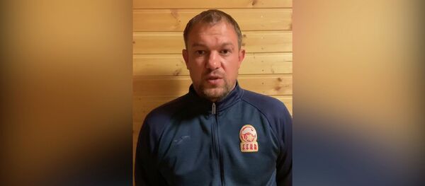 Мой дед уничтожил до 25 фашистов — тренер Кыргызстана по футболу. Видео Мой дед уничтожил до 25 фашистов — тренер Кыргызстана по футболу. Видео - Sputnik Кыргызстан