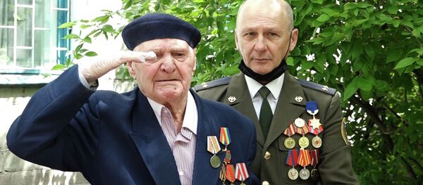 Жүрөктү эзип... Бишкекте өткөн Өлбөс полк — онлайн акциясынан видео - Sputnik Кыргызстан