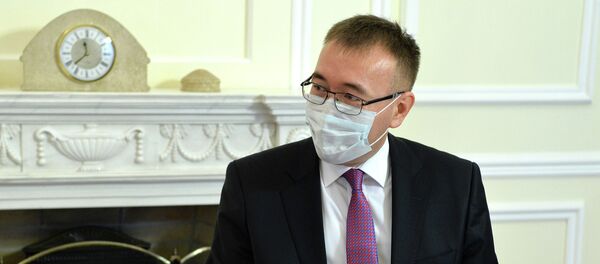 Председатель Национального банка КР Толкунбек Абдыгулов на встрече с президентом Председатель Национального банка КР Толкунбек Абдыгулов на встрече с президентом - Sputnik Кыргызстан