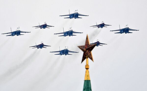 Воздушный парад Победы в Москве - Sputnik Кыргызстан