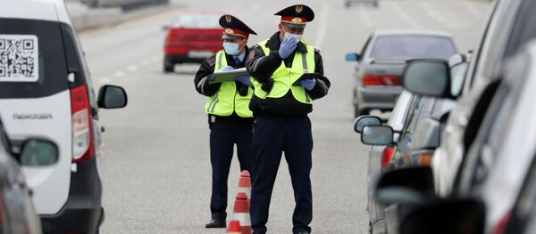 Алматы шаарында полиция көзөмөл өткөрүү пунктунда кыймылга чектөө киргизилген. Архив Алматы шаарында полиция көзөмөл өткөрүү пунктунда кыймылга чектөө киргизилген. Архив - Sputnik Кыргызстан