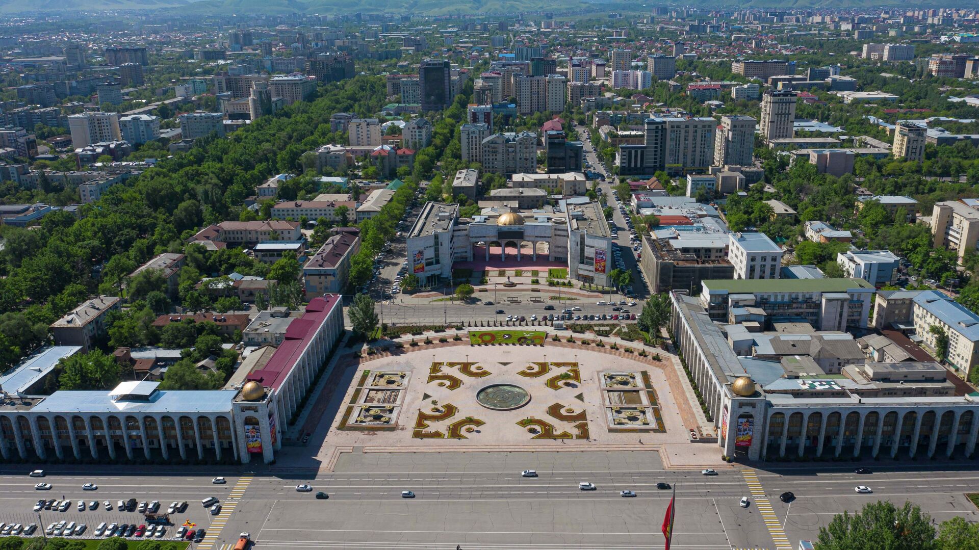 Февральский Бишкек и необычное облако. Фото читателей kg - | KG
