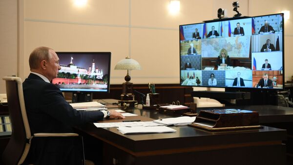 Президент РФ Владимир Путин проводит в режиме видеоконференции совещание о санитарно-эпидемиологической обстановке в связи с распространением коронавируса - Sputnik Кыргызстан
