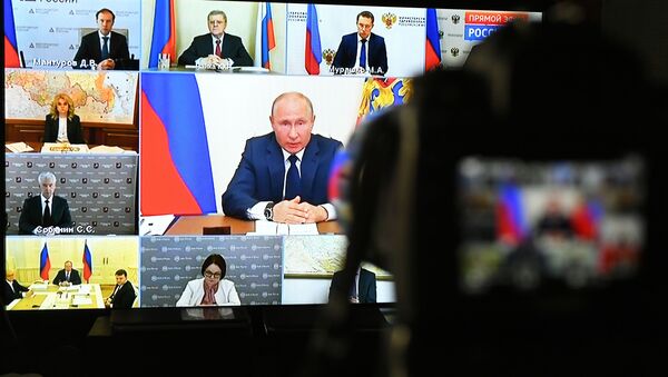 Трансляция совещания президента РФ Владимира Путина по ситуации, связанной с распространением коронавируса - Sputnik Кыргызстан