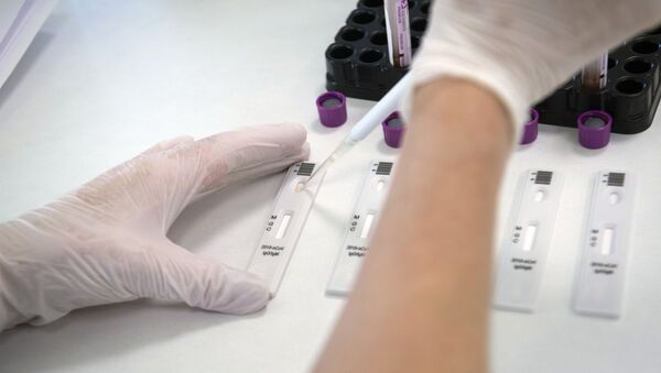 Экспресс-тестирование на коронавирус в лаборатории. Архивное фото - Sputnik Кыргызстан