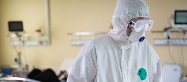 Врач в больничной палате - Sputnik Кыргызстан