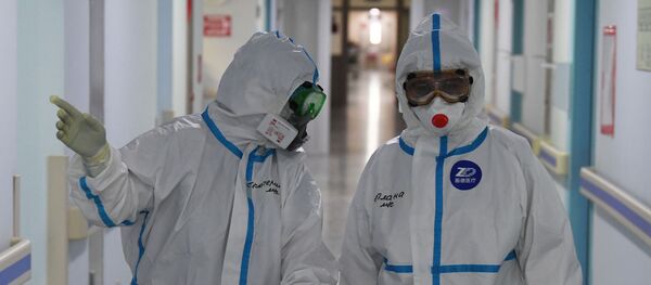 Медициналык кызматкерлер оорукананын кызыл зонасында. Архив - Sputnik Кыргызстан