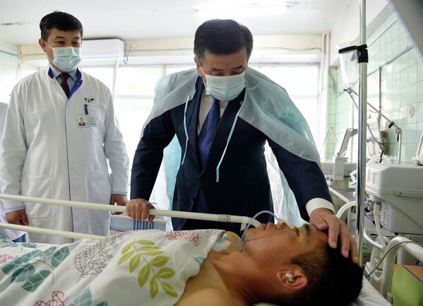 Посещение военнослужащих, получивших ранения в ходе приграничного инцидента - Sputnik Кыргызстан