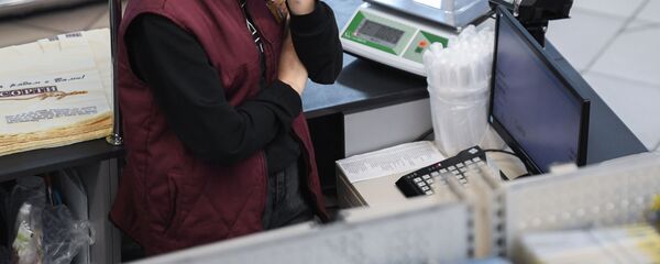 Дүкөндүн кызматкери. Архив - Sputnik Кыргызстан