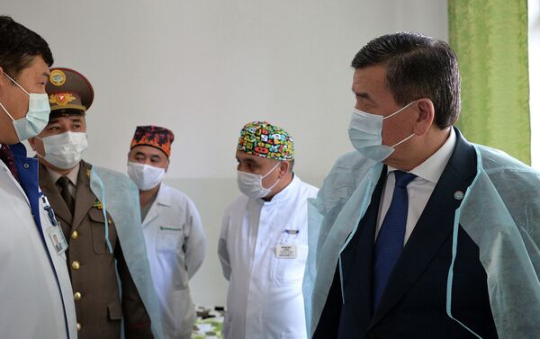 Президент высказал пограничникам слова поддержки, пожелал им скорейшего выздоровления, а также выразил благодарность за добросовестное служение Родине и охрану ее рубежей - Sputnik Кыргызстан