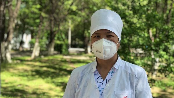 Республикалык жугуштуу оорулар клиникалык ооруканасында медайым Жакут Орозалиева  - Sputnik Кыргызстан