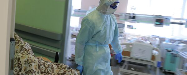 Работа медиков с больными COVID-19 в Тверской областной клинической больнице Работа медиков с больными COVID-19 в Тверской областной клинической больнице - Sputnik Кыргызстан