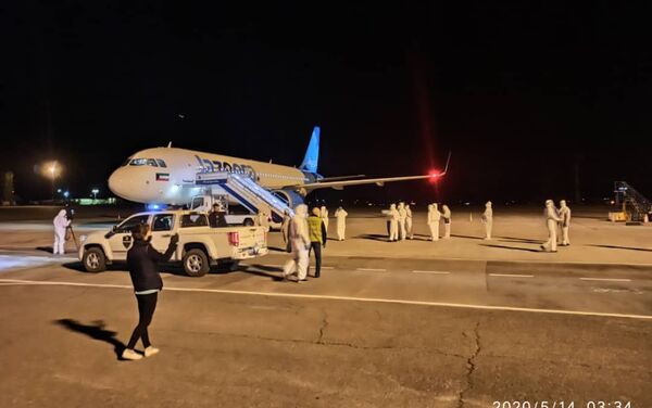 Ага ылайык, алар Jazeera Airways авиакомпаниясынын Эль-Кувейт — Доха — Бишкек каттамы боюнча учуп келишкен - Sputnik Кыргызстан