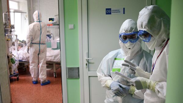  Врачи в отделении реанимации и интенсивной терапии городской больницы. Архивное фото - Sputnik Кыргызстан