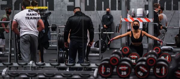 Посетители в фитнес-центре в Германии - Sputnik Кыргызстан