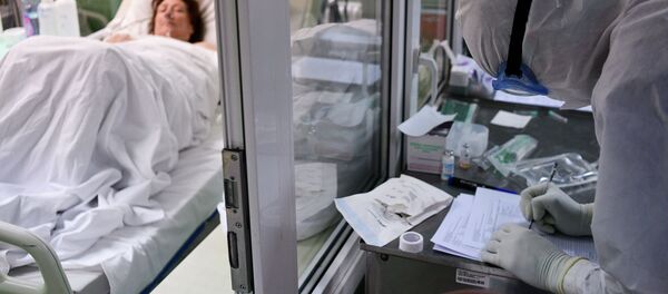 Врач и пациентка в отделении реанимации и интенсивной терапии городской клинической больницы. Архивное фото Врач и пациентка в отделении реанимации и интенсивной терапии городской клинической больницы. Архивное фото - Sputnik Кыргызстан