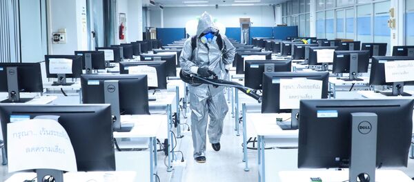 Дезинфекция офисного помещения. Архивное фото - Sputnik Кыргызстан