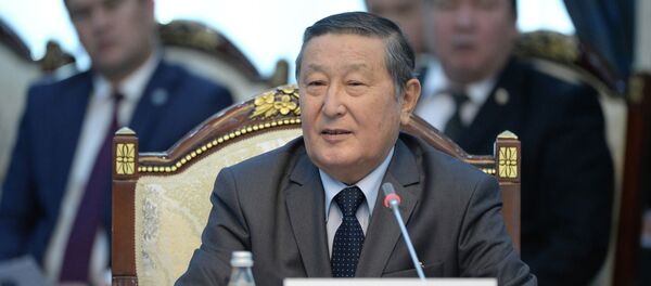 Жогорку Кеңештин мыйзам чыгаруу жыйынынын экс-спикери Мукар Чолпонбаев. Архив Жогорку Кеңештин мыйзам чыгаруу жыйынынын экс-спикери Мукар Чолпонбаев. Архив - Sputnik Кыргызстан