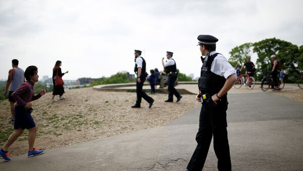 Полицейские на Примроуз-Хилл в Лондоне, Великобритания - Sputnik Кыргызстан