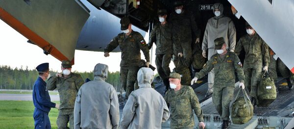 Италиядан россиялык аскер адистери кайтып келишти Италиядан россиялык аскер адистери кайтып келишти - Sputnik Кыргызстан