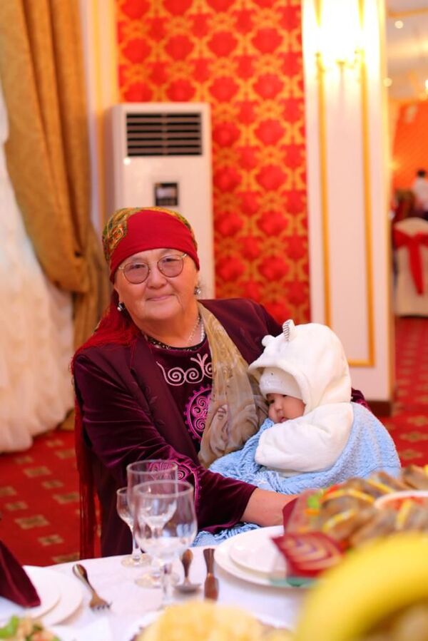 Суйун Касендеева, мать заместителя министра здравоохранения КР Нурболота Усенбаева - Sputnik Кыргызстан