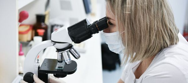 Лаборатория кызматкери. Архив - Sputnik Кыргызстан