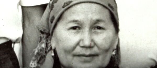 Берешен, кичи пейил жан эле! Жээнбековдун апасына арналган видеоролик чыкты - Sputnik Кыргызстан