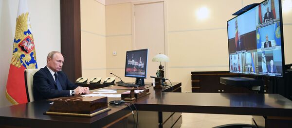 Президент РФ В. Путин принял участие в заседании ВЕЭС в режиме видеоконференции Президент РФ В. Путин принял участие в заседании ВЕЭС в режиме видеоконференции - Sputnik Кыргызстан