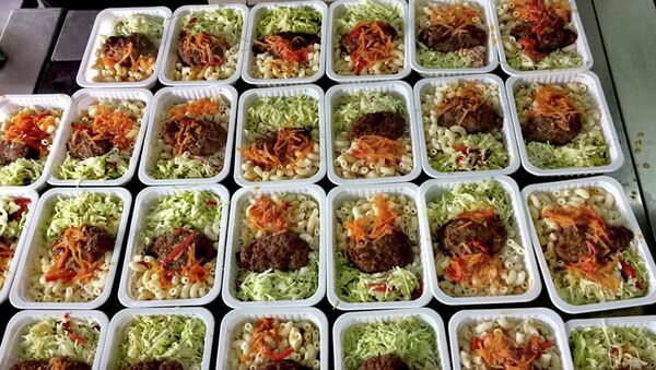 Министерство чрезвычайных ситуаций выложило фото блюд, которые были в меню для граждан, размещенных в обсервациях Бишкека. - Sputnik Кыргызстан